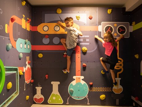 Boulderraum im Indoor Spiel- & Kletterparadies Serfaus-Fiss-Ladis | © Serfaus-Fiss-Ladis/Tirol
