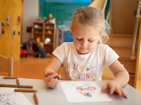 Spielspaß in der Murmlikrippe | © Seilbahn Komperdell GmbH | Andreas Kirschner