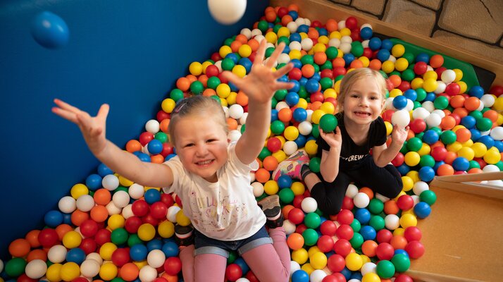 Bällchenbad in der Murmlikrippe | © Seilbahn Komperdell GmbH | Andreas Kirschner