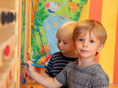 Spaß in der Murmlikrippe | © Seilbahn Komperdell GmbH | Andreas Kirschner