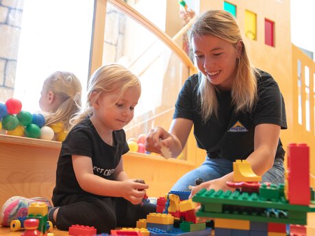 Murmlikrippe - gemeinsam spielen | © Seilbahn Komperdell GmbH | Andreas Kirschner