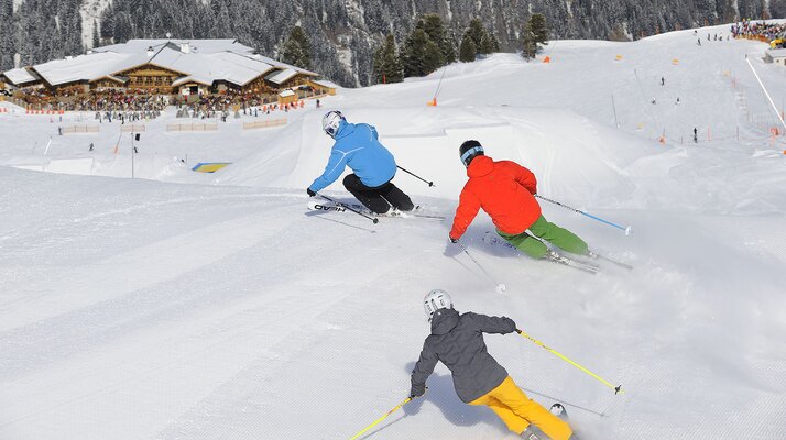 Skifahren zum Genussrestaurant Zirbenhütte | © Serfaus-Fiss-Ladis/Tirol