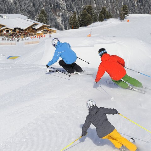 Skifahren zum Genussrestaurant Zirbenhütte | © Serfaus-Fiss-Ladis/Tirol