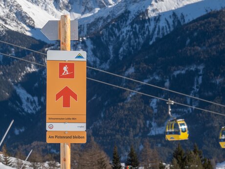 Beschilderung der Pistenskitouren in Serfaus-Fiss-Ladis | © Markus Sertl