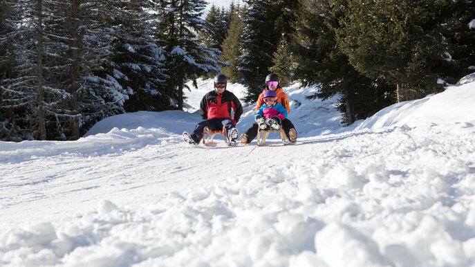 Eine lustige Rodelpartie ist die perfekte Abwechslung zu einem Skitag in Serfaus-Fiss-Ladis in Tirol | © Andreas Kirschner