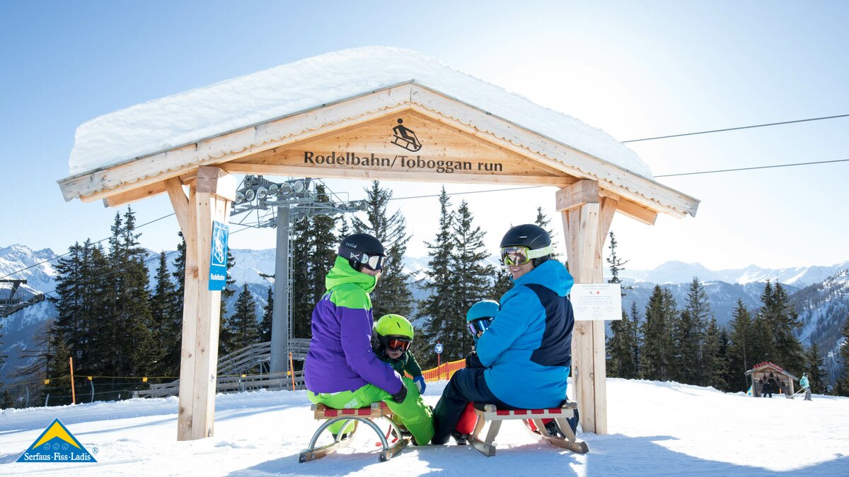 Rodeln ist ein großer Spaß für die ganze Familie auf den Rodelpisten in Serfaus-Fiss-Ladis in Tirol | © Andreas Kirschner