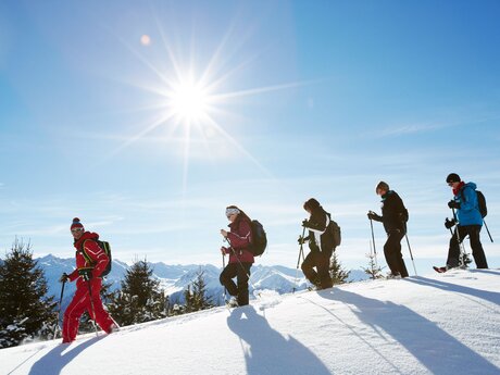 Schneeschuhwandern in der verschneiten Landschaft von Serfaus-Fiss-Ladis in Tirol  | © Serfaus-Fiss-Ladis Marketing GmbH | Christian Waldegger