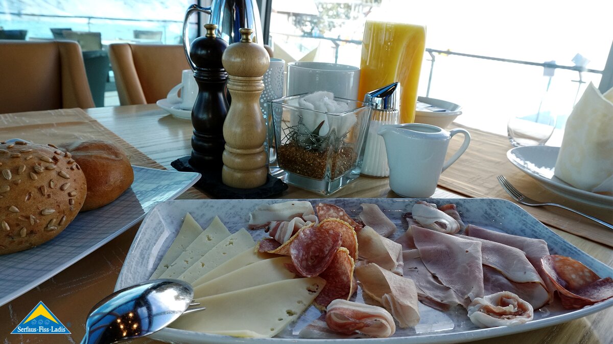 Frühstück in der Ski Lounge bei der Ersten Spur | © Seilbahn Komperdell GmbH/Tirol