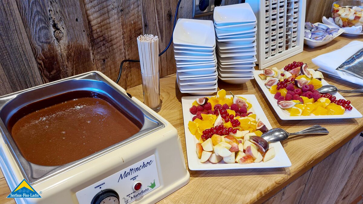 Frühstück in der Zirbenhütte bei der Ersten Spur | © Fisser Bergbahnen  GmbH/Tirol