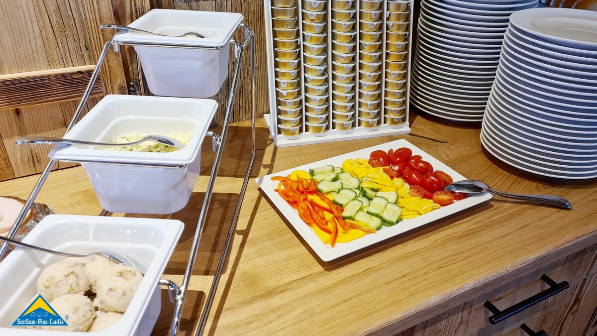 Frühstück in der Zirbenhütte bei der Ersten Spur | © Fisser Bergbahnen  GmbH/Tirol