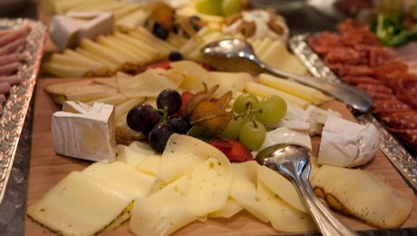 Erste Spur mit exklusivem Frühstücksbuffet | © Serfaus-Fiss-Ladis/Tirol