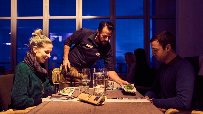 Abendessen beim Sunset Dinner in Serfaus-Fiss-Ladis, Tirol, Österreich | © christianwaldegger.com
