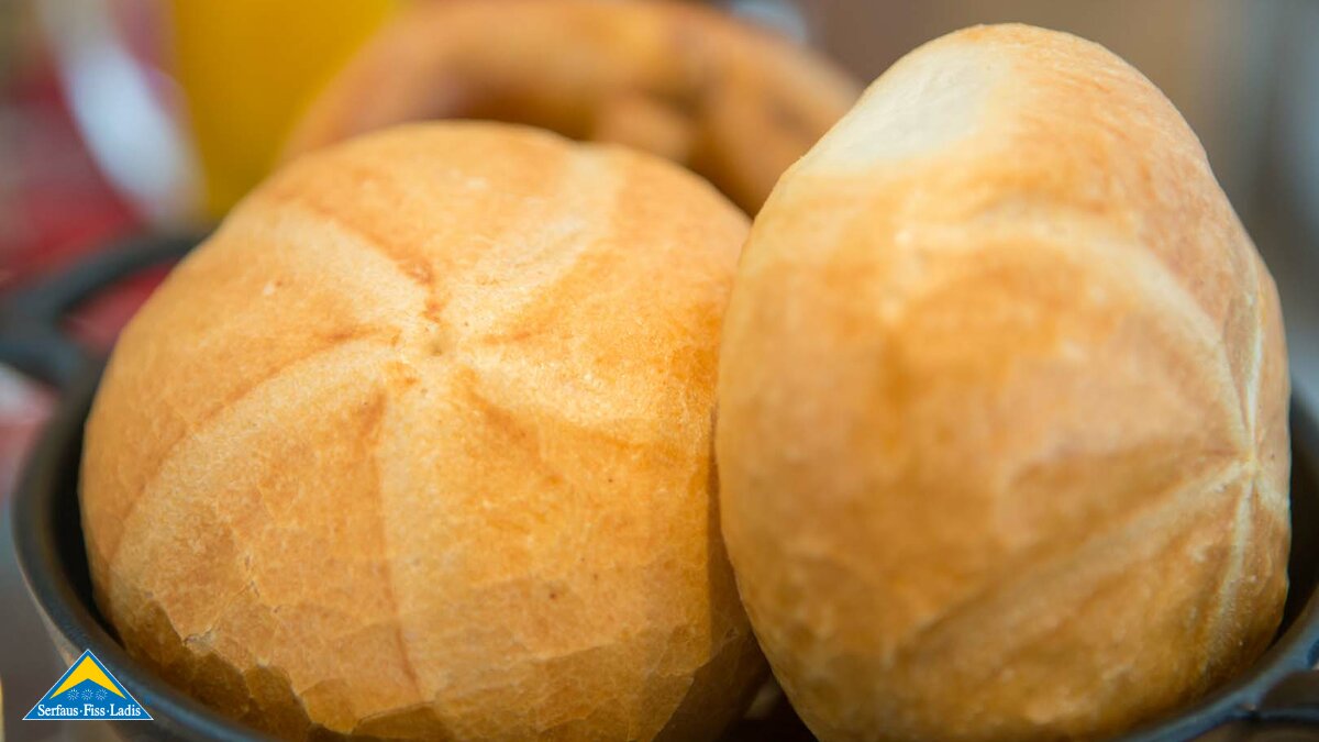 Semmel beim Bergfrühstück in Serfaus-Fiss-Ladis in Tirol Österreich | © Andreas Kirschner