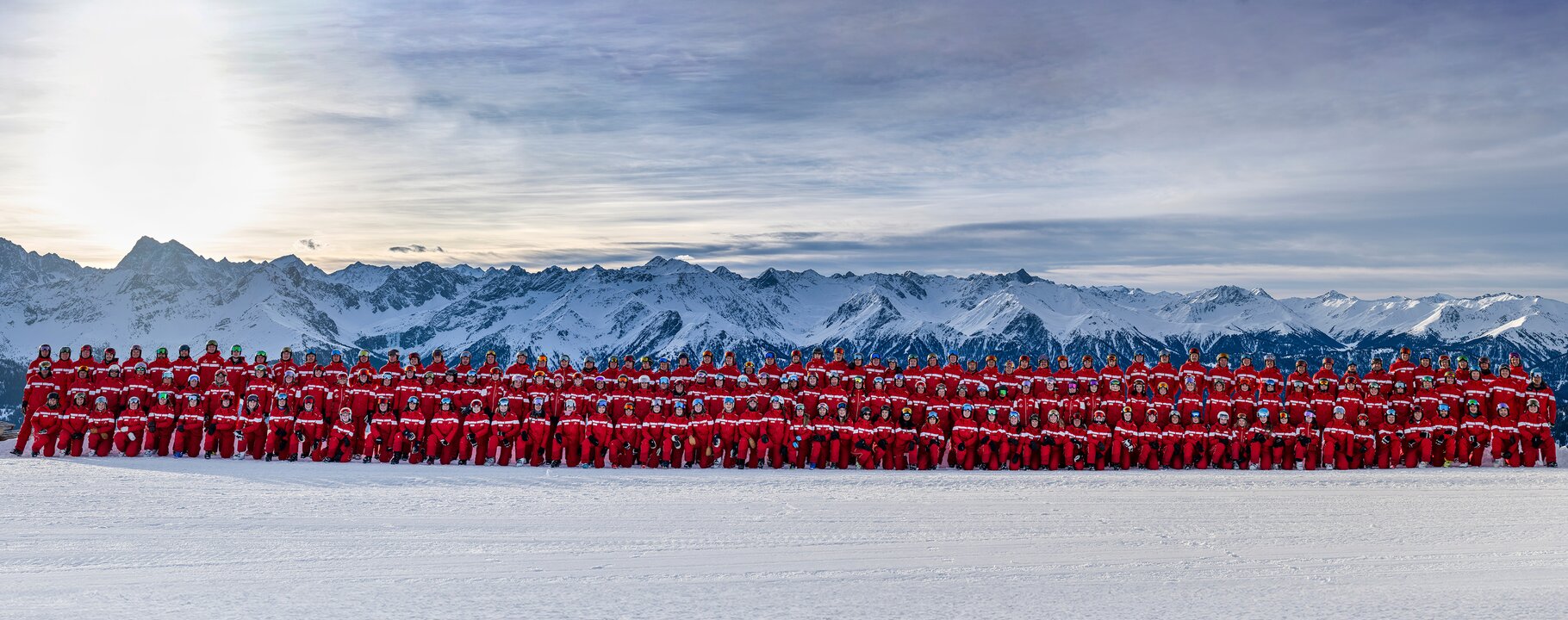 Team Skischule Fiss-Ladis nebeneinander gereiht | © Skischule Fiss-Ladis | Maria Knoll