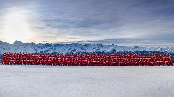 Team Skischule Fiss-Ladis nebeneinander gereiht | © Skischule Fiss-Ladis | Maria Knoll