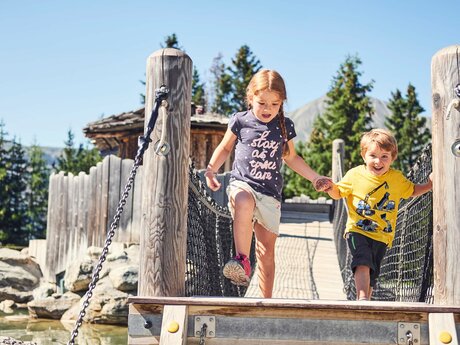 spielerische Abenteuer im Erlebnisparcours am Komperdell in Serfaus | © christianwaldegger.com