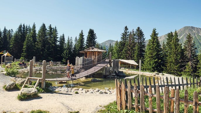 die Kinder spielen - die Eltern genießen | © christianwaldegger.com