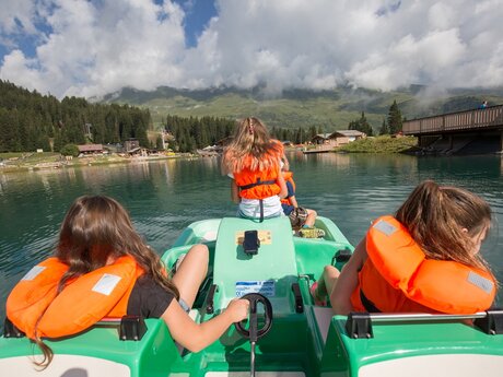 Gold Caching mit dem Tretboot Högsee - beim Högsee in Serfaus | © Serfaus-Fiss-Ladis/Tirol