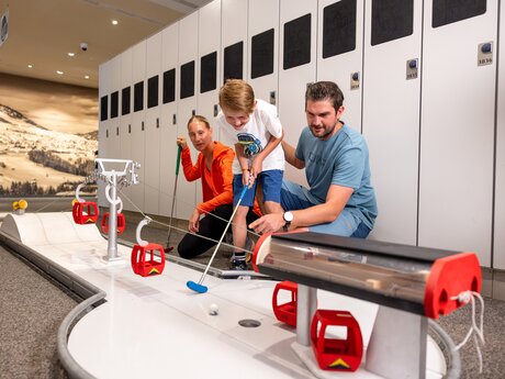 Indoor Arena Fiss - Minigolf für die ganze Familie | © Serfaus-Fiss-Ladis/Tirol