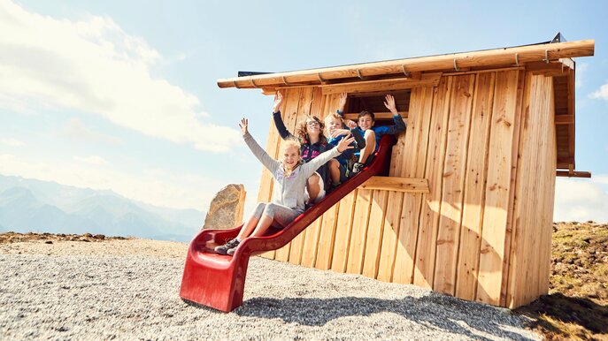 Der Goldene Mann Weg ist ein interaktiver Themenweg für die ganze Familie in Serfaus-Fiss-Ladis in Tirol | © christianwaldegger.com