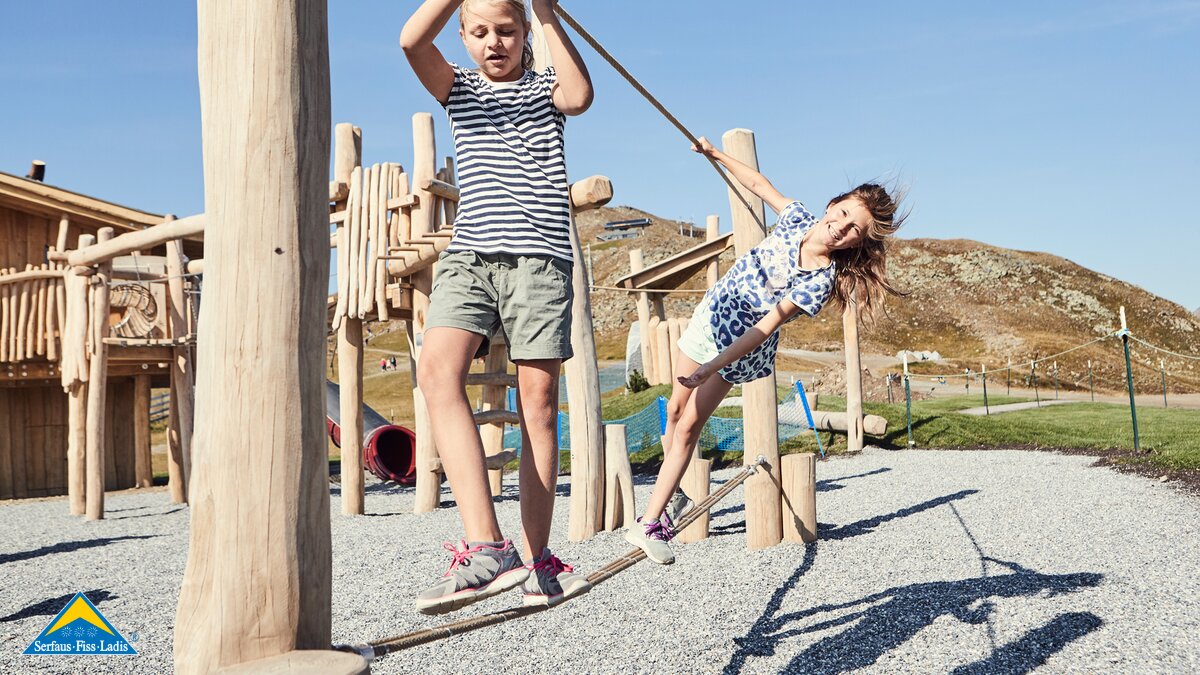 Slackline at the children's mine in Serfaus-Fiss-Ladis in Tyrol | © Christian Waldegger