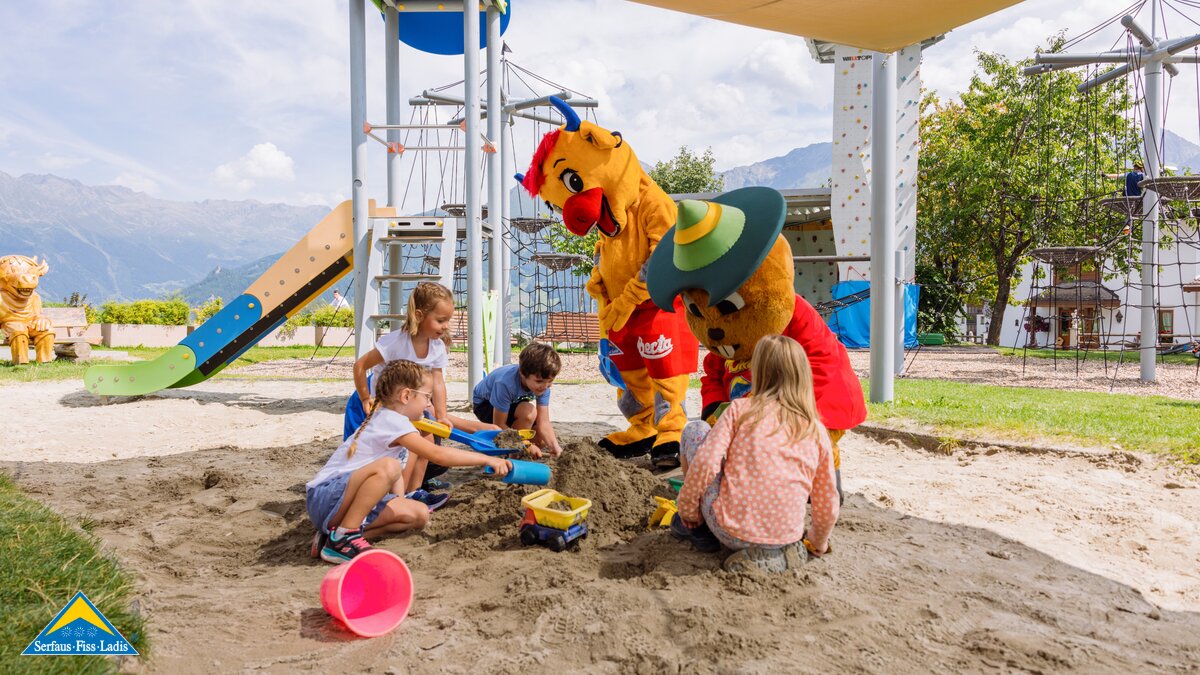 Spiel und Spaß im Sandkasten mit Kinder  in Serfaus-Fiss-Ladis, Tyrol Österreich | © Serfaus-fiss-Ladis Marketing GmbH | Fabian Schirgi