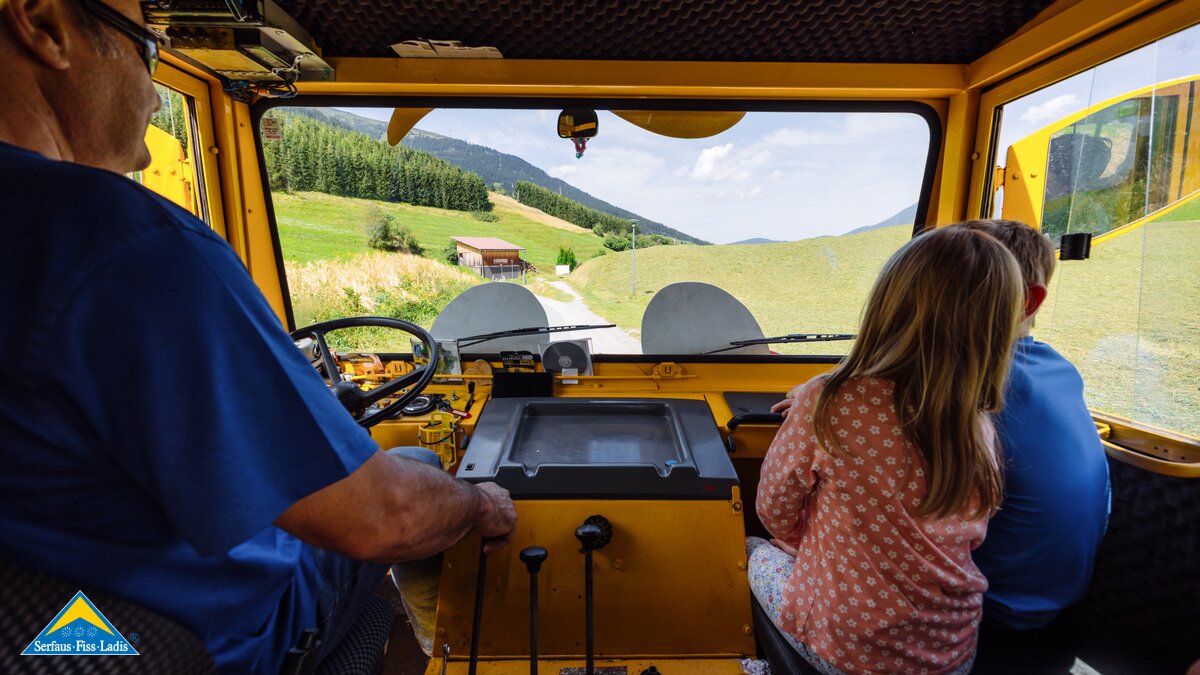 Fahrt mit der Flotte Berta im Kinderclub in Serfaus-Fiss-Ladis, Tirol Österreich | © Serfaus-fiss-Ladis Marketing GmbH | Fabian Schirgi