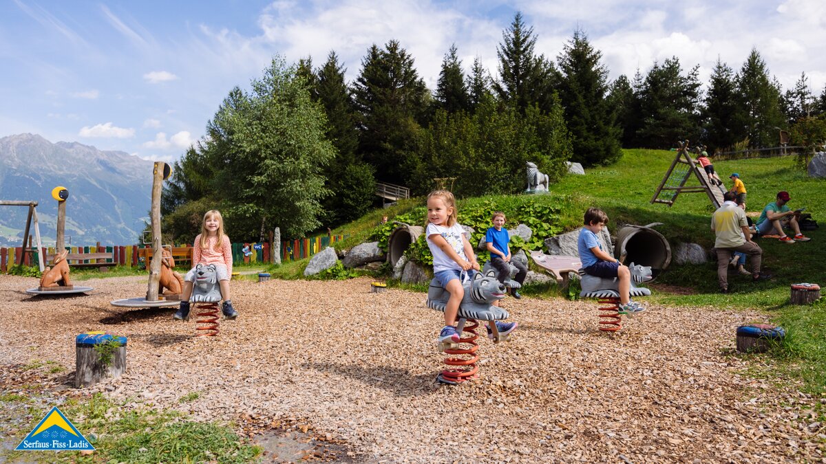 Spiel und Spaß am Wolfsee mit dem Kinderclub in SErfaus-Fiss-Ladis, Tirol Österreich  | © Serfaus-fiss-Ladis Marketing GmbH | Fabian Schirgi
