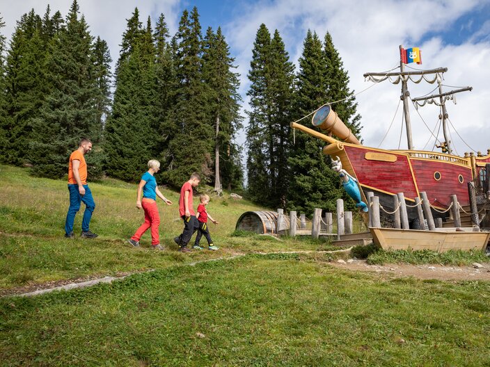 Piratenschiff am Piratenweg in Serfaus Fiss Ladis in Tirol | © Andreas Kirschner