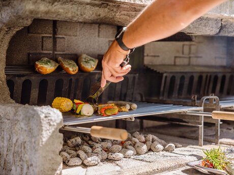 Grillstation Schöngampalm Fiss | © Serfaus-Fiss-Ladis Marketing GmbH | Fabian Schirgi