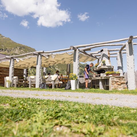 Grillstation Schöngampalm Fiss | © Serfaus-Fiss-Ladis Marketing GmbH | Fabian Schirgi