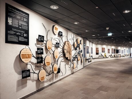 Ausstellung in der neuen Dorfbahn Station Kirche in Serfaus-Fiss-Ladis in Tirol | © Andreas Schalber