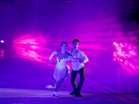 Paarlauf auf dem Eis am Schlossweiher Ladis in Serfaus-Fiss-Ladis | © Andreas Kirschner