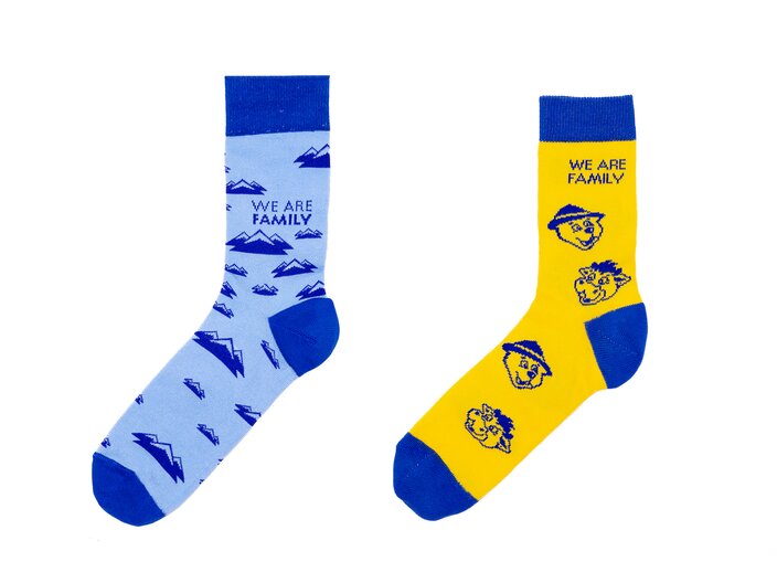 Socken für Erwachsene und Kinder mit dem Motiv "We are family" oder "Murmli + Berta". | © Serfaus-Fiss-Ladis Marketing GmbH | Fabian Schirgi
