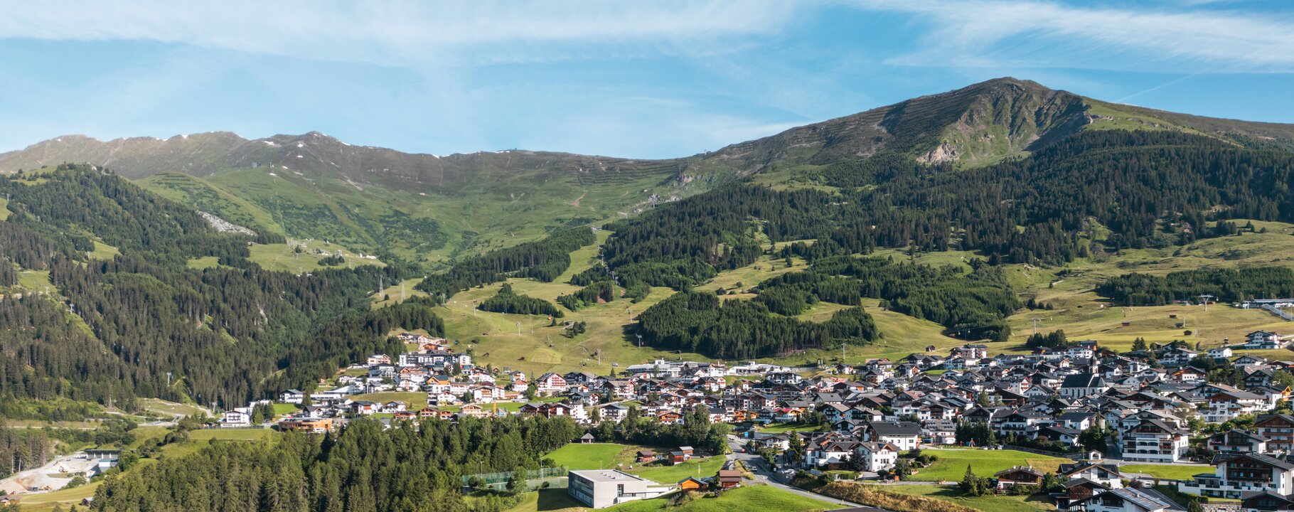 Das Dorf Fiss in Serfaus-Fiss-Ladis von oben | © Serfaus-Fiss-Ladis Marketing GmbH | Fabian Schirgi