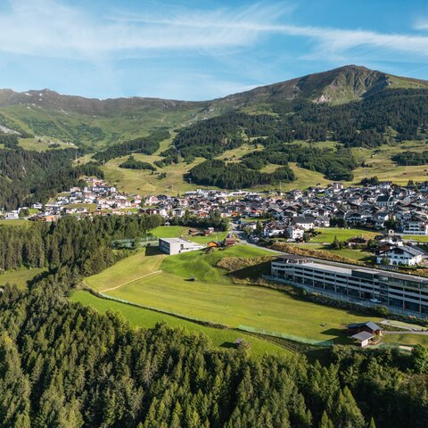 Das Dorf Fiss in Serfaus-Fiss-Ladis von oben | © Serfaus-Fiss-Ladis Marketing GmbH | Fabian Schirgi