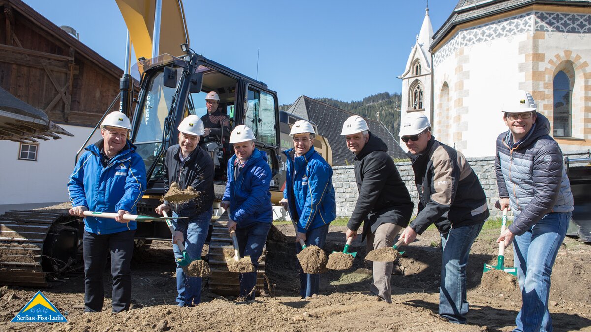 Spatenstich durch die Geschäftsführung der Komperdellbahn in Serfaus und Bürgermeister Paul Greuter für die neue U-Bahn in Serfaus Fiss Ladis | © Andreas Kirschner