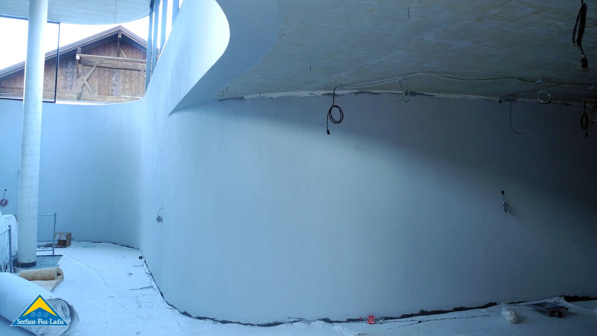 Der Boden bei der neuen U-Bahn in Serfaus Fiss Ladis in Tirol ist teilweise schon verlegt und auch die ersten Wände sind fertig | © Serfaus Fiss Ladis