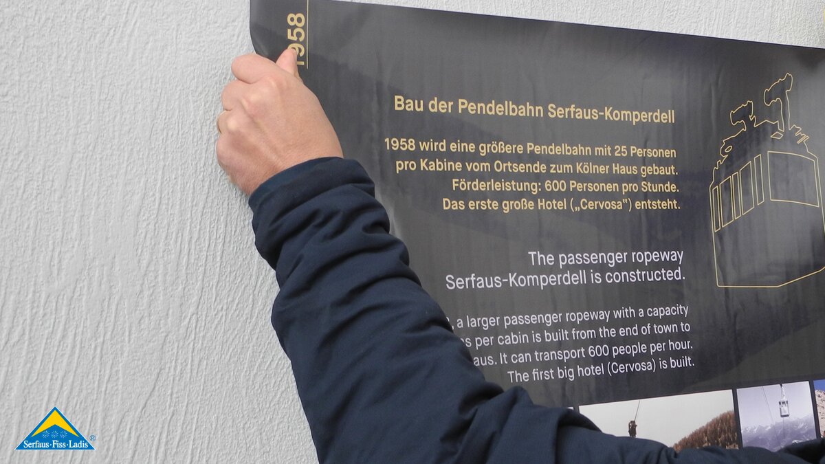 Bei der neuen U-Bahn in Serfaus Fiss Ladis in Tirol werden Informationstafeln ausgehängt | © Serfaus Fiss Ladis