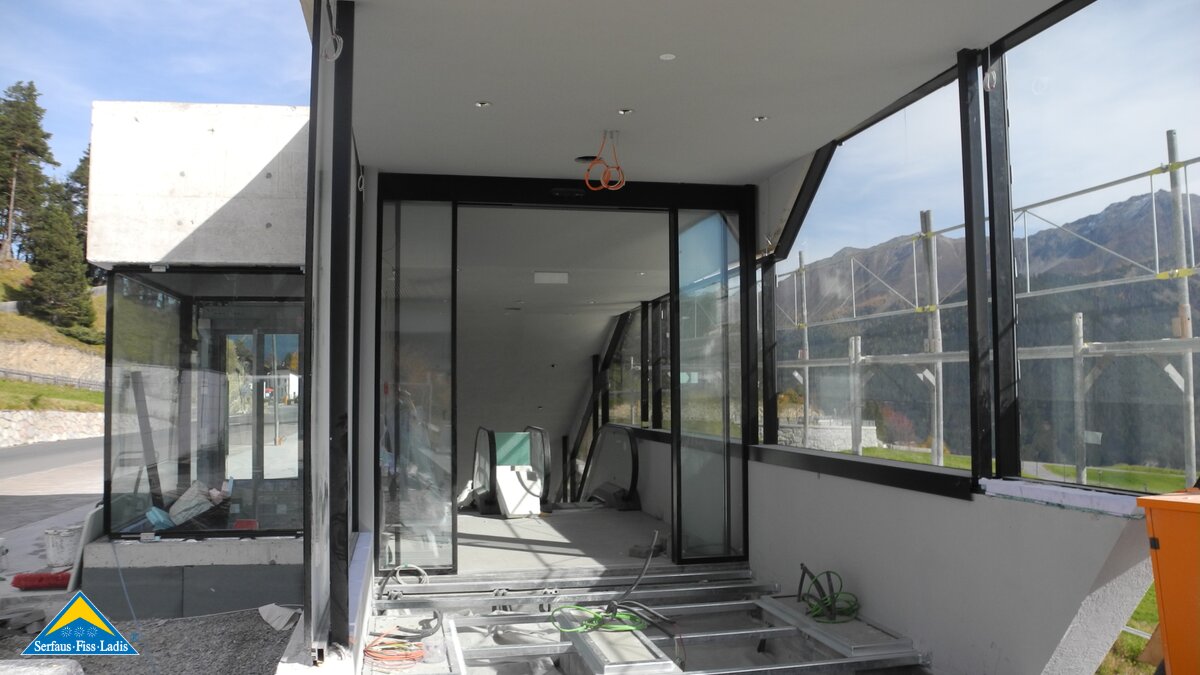 Der neue Zugangsbereich bei der Station Parkplatz mit Rolltreppe und Aufzug | © Serfaus Fiss Ladis