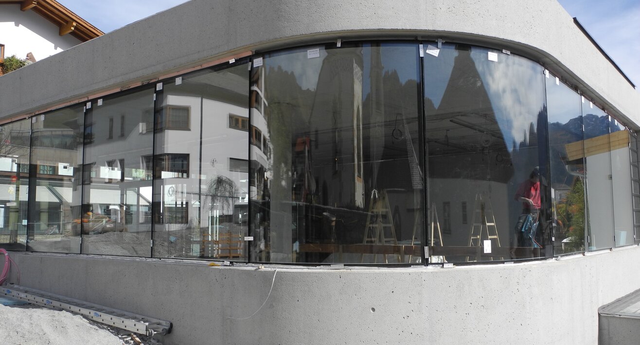 Die Verglasung bei der U-Bahn Station Kirche in Serfaus Fiss Ladis | © Serfaus Fiss Ladis