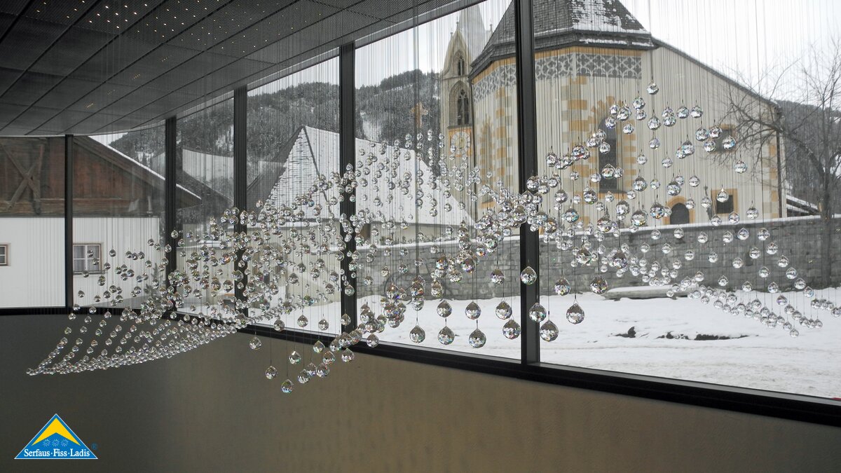1150 Kristalle funkeln in inneren der Station Kirche bei der neuen U-Bahn in Serfaus-Fiss-Ladis in Tirol | © Serfaus-Fiss-Ladis