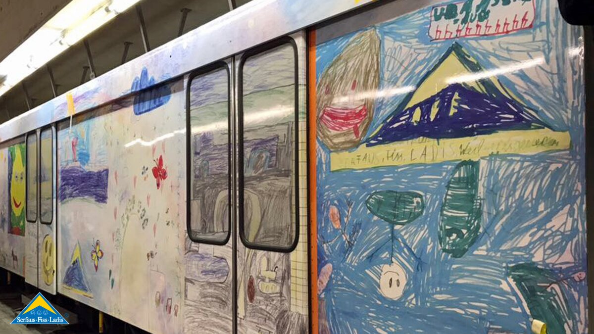 Die U-Bahn in Serfaus-Fiss-Ladis in Tirol wurde von den Volksschulkindern in Serfaus bemalt und verschönert | © Serfaus-Fiss-Ladis