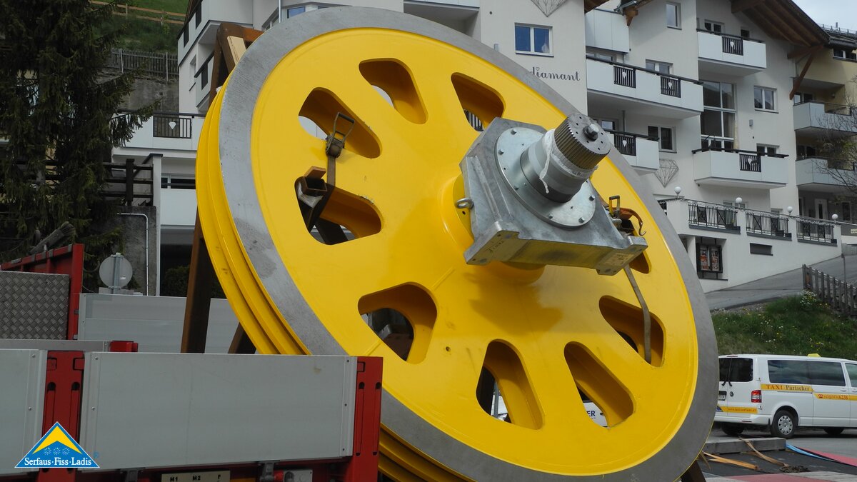 Der Transport der Seilscheiben wurde schon erwartet | © Serfaus-Fiss-Ladis