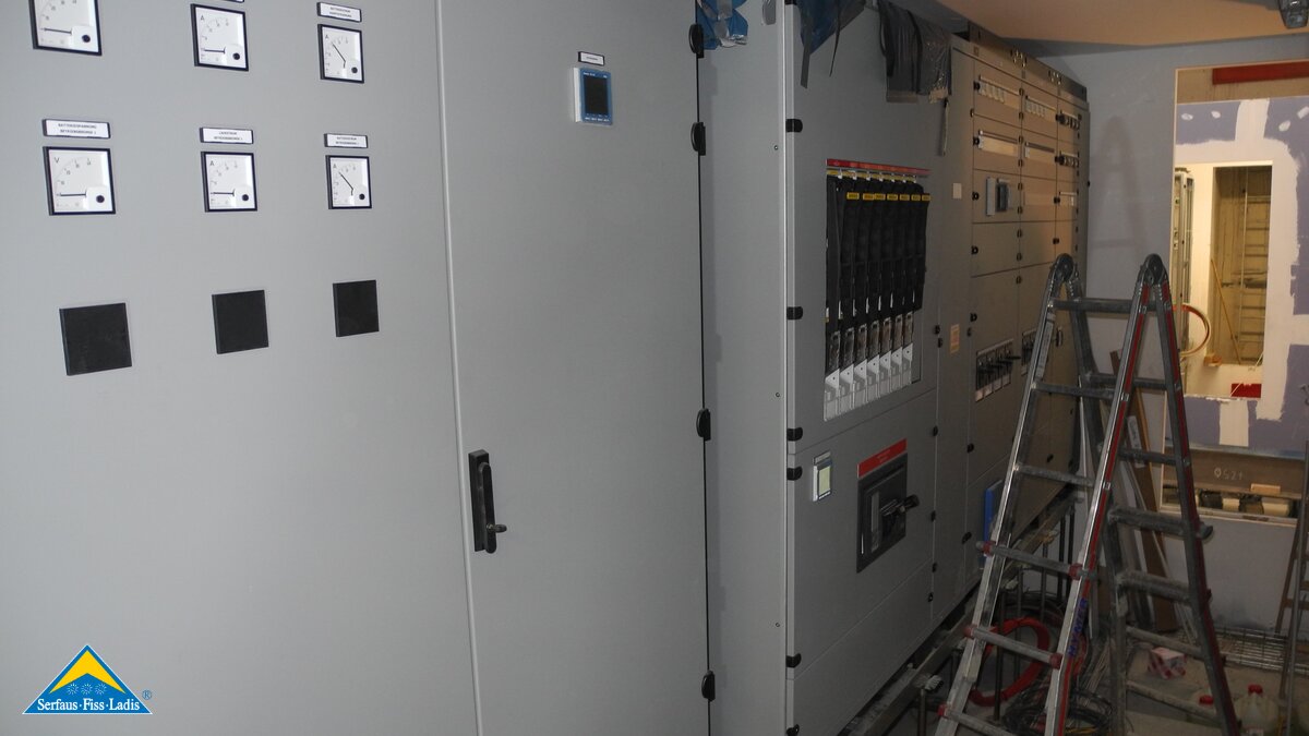 Einer nach dem anderen Elektroschrank wurde bereits eingebaut | © Serfaus-Fiss-Ladis