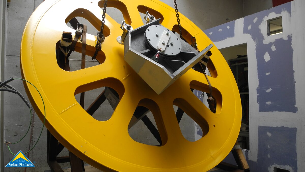 Die Positionierung der Seilscheiben ist eine Herausforderung | © Serfaus-Fiss-Ladis