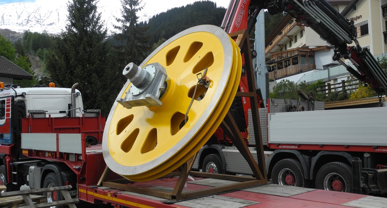 Der Transport der Seilscheiben wurde schon erwartet | © Serfaus-Fiss-Ladis