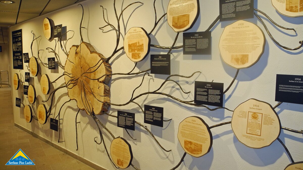 Dem alten Ahornbaum in Serfaus wird ein eigener Platz gewidmet | © Serfaus-Fiss-Ladis