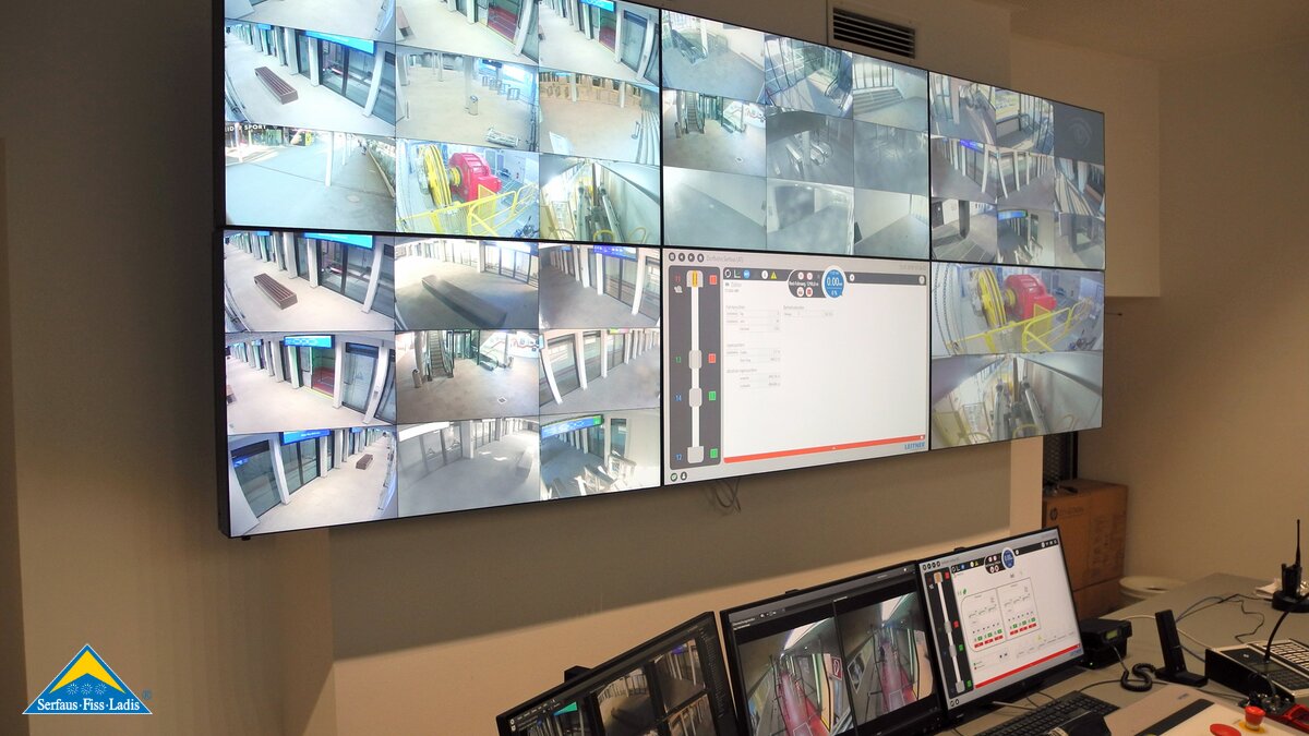 Alles im Auge haben die Mitarbeiter der U-Bahn Serfaus in der neuen Leitzentrale in Serfaus-Fiss-Ladis in Tirol | © Serfaus-Fiss-Ladis