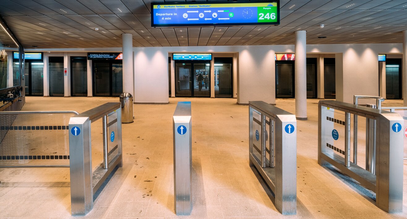 Der Eingang zur Station Seilbahn bei der U-Bahn in Serfaus in Tirol | © Andreas Schalber
